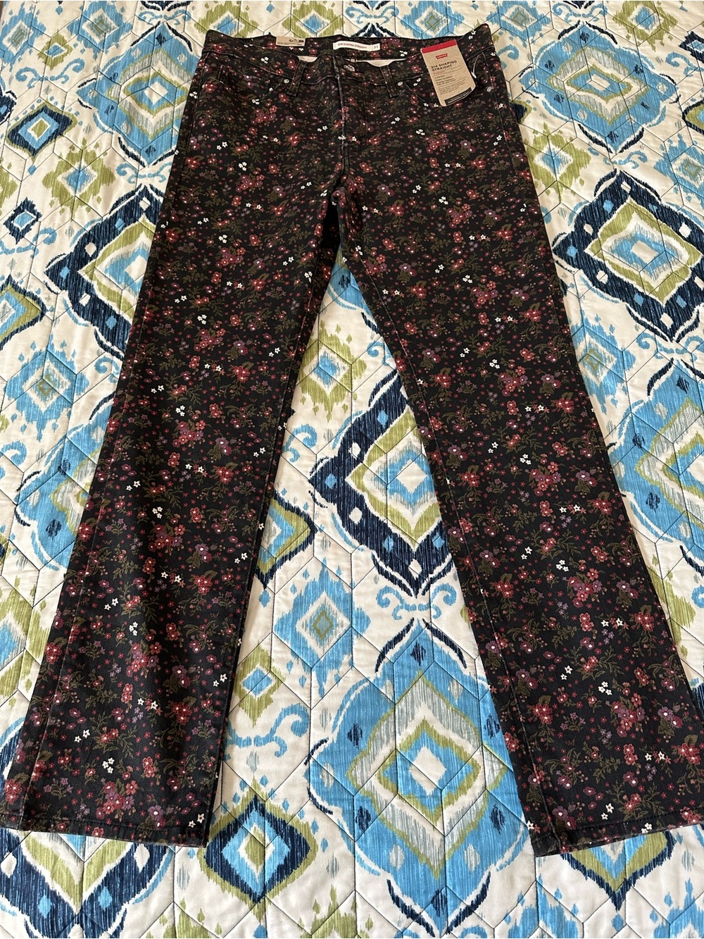 Levi's 314 Shaping Straight Black Floral Jeans. Size 31x30. NWT - Picture 2 of 15
